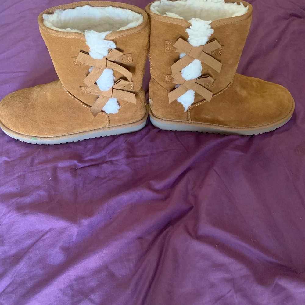 Uggs women boots! Like new!